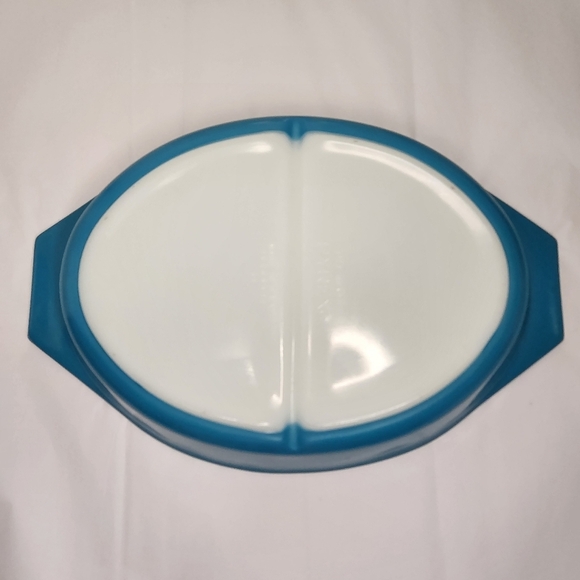 Vintage Horizon Blue Pyrex Dish - Picture 7 of 14